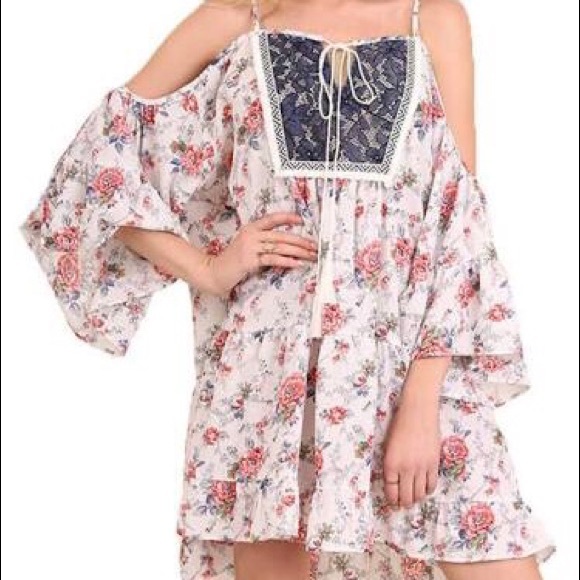 Umgee Dresses & Skirts - Umgee Floral Cold Shoulder Bell Sleeve Dress Sz M